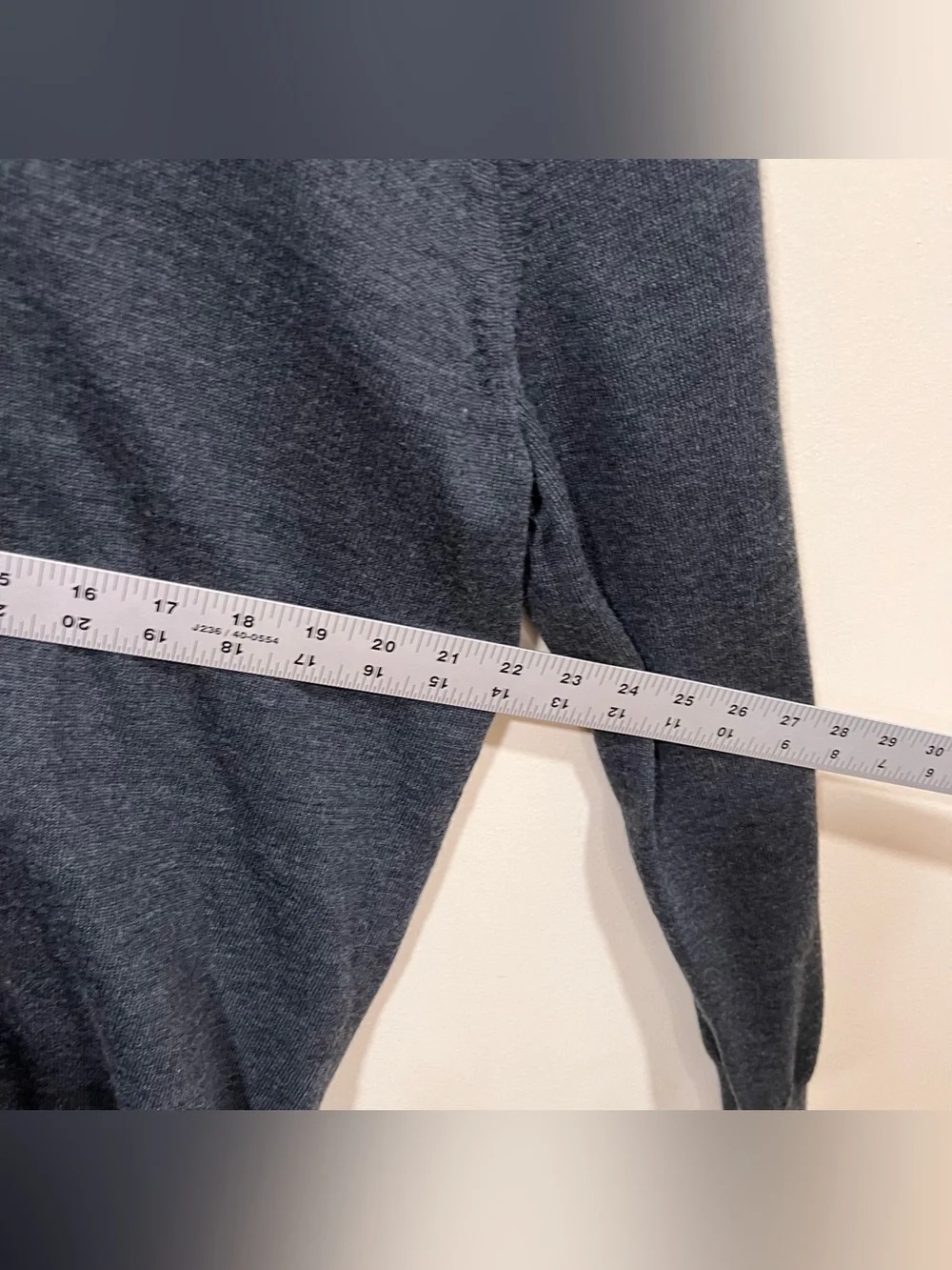 J. Crew Men’s Charcoal V-Neck Sweater 100% wool slim size XL